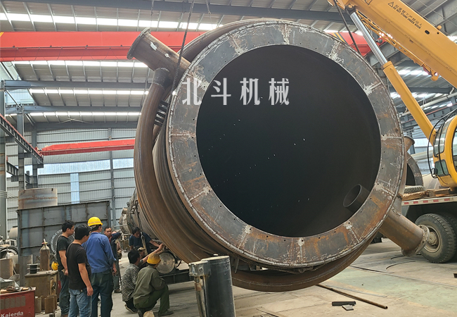 巩义市糖心VIOG官方网站机械活性炭活化炉装车发往新疆