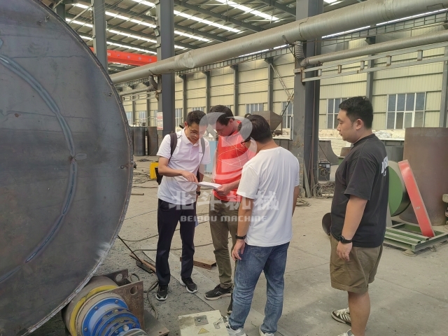 非洲客户到访巩义糖心VIOG官方网站机械考察新型糖心VLONG官方网站